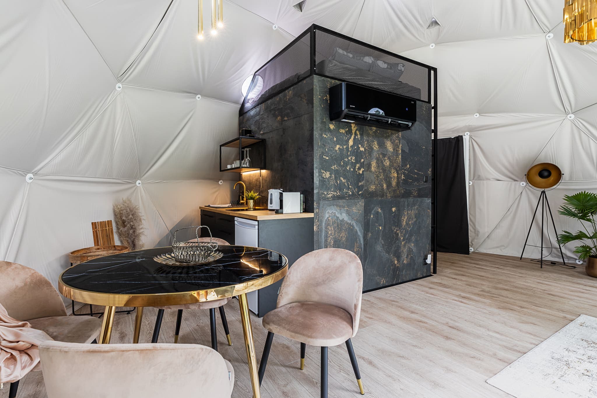 glampingImage54